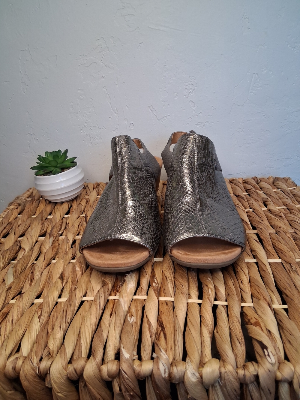Vionic Tatiana Wedge Sandals Sz 11 Metallic Snake Embossed Cork Heel Comfort Ort - Picture 2 of 7
